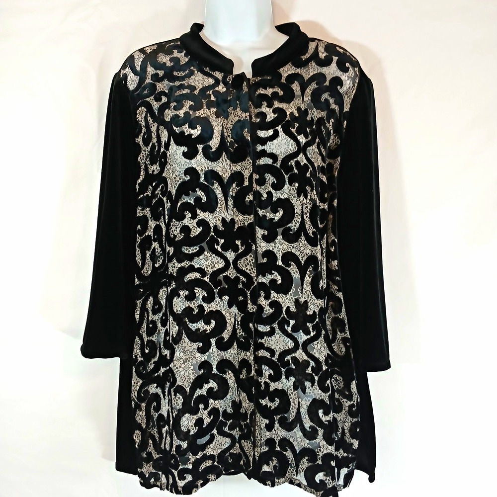Travelers Collection by Chico's Top Black white Velour Floral Sz 2 casual office